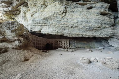 Golitsyn iz, Chaliapin Grotto. Eski Hıristiyan Mağara Manastırı. Eski depolama şarap. Karadeniz. Mount Koba-Kaya. Novy Svet (Yeni Dünya) yerleşim, Kırım Cumhuriyeti.