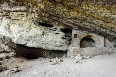 Golitsyn iz, Chaliapin Grotto. Eski Hıristiyan Mağara Manastırı. Eski depolama şarap. Karadeniz. Mount Koba-Kaya. Novy Svet (Yeni Dünya) yerleşim, Kırım Cumhuriyeti.
