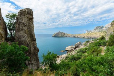 Golitsyn iz Novy Svet (Yeni Dünya) yerleşim yakın kayalık sahil, üzerinden Blue bay ve cape Kapchik görüntüleme