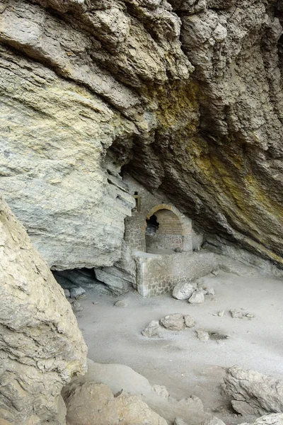 Golitsyn iz, Chaliapin Grotto. Eski Hıristiyan Mağara Manastırı. Eski depolama şarap. Karadeniz. Mount Koba-Kaya. Novy Svet (Yeni Dünya) yerleşim, Kırım Cumhuriyeti.