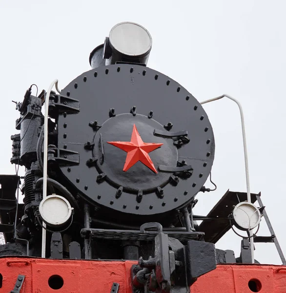 Első Nézd Régi Klasszikus Fekete Szovjet Gőzmozdonnyal Vörös Csillag Előtt — Stock Fotó
