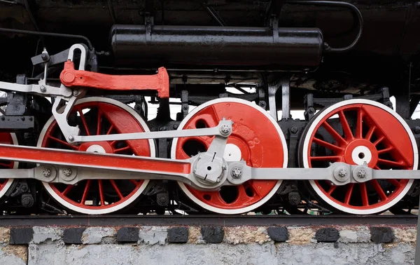 Vörös Fehér Kerekei Régi Klasszikus Steam Locomotive Oldalnézetből — Stock Fotó