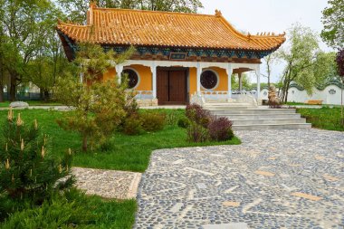 tipik geleneksel Çince Budist Tapınağı cephesinde görüntülemek
