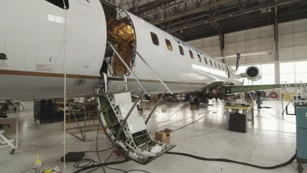 Great Falls, Montana, USA - JULY 2015. Passenger Airplane under Maintenance in Hangar — Stock Video