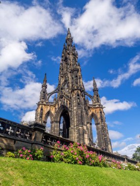 İskoçya'da Scott anıt görünümünde yaz.