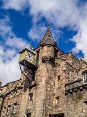 Royal Mile Edinburgh İskoçya'da Kulesi ve Canongate Tolbooth spire Phuket'in.