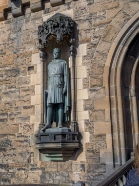 Edinburgh, İskoçya - 29 Temmuz: Robert Bruce heykel Edinburgh İskoçya Edinburgh Castle üzerinde 29 Temmuz 2017 girişinde. Edinburgh Castle birçok eski binaların dolu.