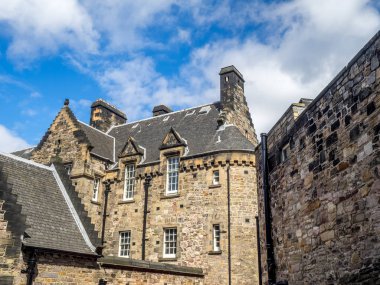 Edinburgh, İskoçya - 29 Temmuz: Edinburgh İskoçya'da 29 Temmuz 2017 Edinburgh kalesinde binaların dış cephe sistemleri. Edinburgh Castle birçok eski binaların dolu.