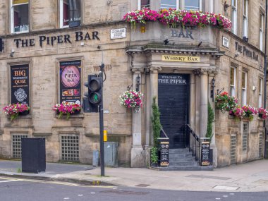 Glasgow, İskoçya - 20 Temmuz: 20 Temmuz 2017 Glasgow, İskoçya'da bulunan Piper çubuk. Piper Bar popüler bir pub ve viski bar George Square'karşısında olduğunu.