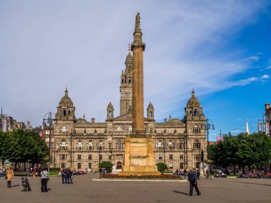 Glasgow, İskoçya - 20 Temmuz: Üzerinde 20 Temmuz 2017 Glasgow, İskoçya'da güzel George Square. George Square Glasgow şehir toplumsal asıl meydanda olduğunu. Kral George III sonra adlandırılır.