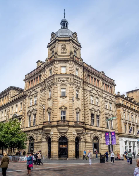 Buchanan Caddesi üzerinde 20 Temmuz 2017 Glasgow, İskoçya'da. Buchanan Street İskoçya'da ana alışveriş bölgesine ve çok sayıda iyi restoran ve dükkanlar vardır.