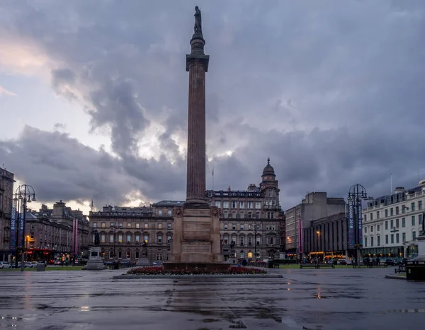 Glasgow, İskoçya - 20 Temmuz: Üzerinde 20 Temmuz 2017 Glasgow, İskoçya'da güzel George Square. George Square Glasgow şehir toplumsal asıl meydanda olduğunu. Kral George III sonra adlandırılır.