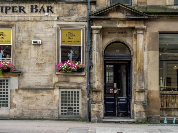 Glasgow, İskoçya - 21 Temmuz: 21 Temmuz 2017 Glasgow, İskoçya'da bulunan Piper çubuk. Piper Bar popüler bir pub ve viski bar George Square'karşısında olduğunu.