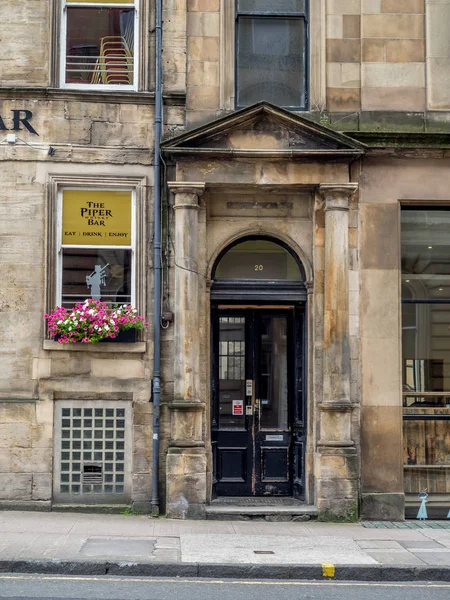 Glasgow, İskoçya - 21 Temmuz: 21 Temmuz 2017 Glasgow, İskoçya'da bulunan Piper çubuk. Piper Bar popüler bir pub ve viski bar George Square'karşısında olduğunu.