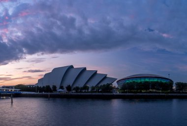 Glasgow, İskoçya - 21 Temmuz: Millennium Köprüsü, sn Armadillo ve bkz: hidro üzerinde 21 Temmuz 2017 Glasgow, İskoçya ile River Clyde. Armadillo Glasgow ana konferans alanıdır.