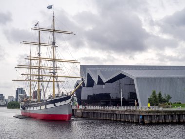 Glasgow, İskoçya - 22 Temmuz: Riverside Müzesi 22 Temmuz 2017 Glasgow, İskoçya'da gemi yelken Glenlee. Riverside müzesidir İskoçya ulaşım Müzesi.