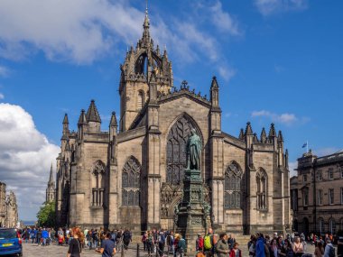 Edinburgh, İskoçya - 26 Temmuz: aşağı doğru St Giles Katedrali Eski kentte Royal Mile Edinburgh İskoçya'da 26 Temmuz 2017 arıyorum. St. Giles İskoçya'nın ana Kirk olduğunu.