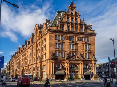 Edinburgh, İskoçya - 26 Temmuz: Landmark Caledonian Hotel Princes Street üzerinde 26 Temmuz 2017 Edinburgh, İskoçya'da. Caledonian Edinburgh en prestijli otellerinden biridir.