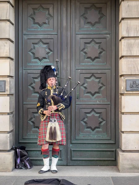 Edinburgh Scotland Julio Escocés Vestido Con Ropa Tradicional Escocesa Tocando — Foto de Stock