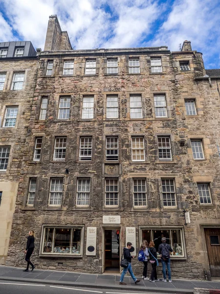 Edinburgh Skotsko Července Turistické Obchody Podél Royal Mile Červenci 2017 — Stock fotografie