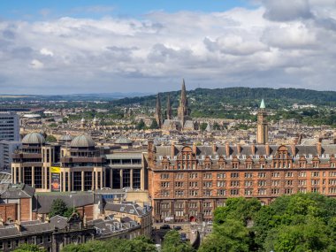 Edinburgh, İskoçya - 29 Temmuz: Görünüm Edinburgh'ün güzel sokaklar ve binalar Edinburgh İskoçya Edinburgh Kalesi: üzerinde 29 Temmuz 2017. Edinburgh Castle favori bir yer.
