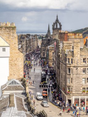 Edinburgh, İskoçya - 29 Temmuz: Boyunca üzerinde 29 Temmuz 2017 Edinburgh, İskoçya'da Royal Mile Grand eski binalar. Royal Mile çok şaşırtıcı eski binalar vardır.