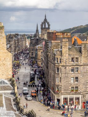 Edinburgh, İskoçya - 29 Temmuz: Boyunca üzerinde 29 Temmuz 2017 Edinburgh, İskoçya'da Royal Mile Grand eski binalar. Royal Mile çok şaşırtıcı eski binalar vardır.