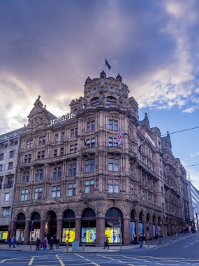 Edinburgh, İskoçya - 30 Temmuz: 30 Temmuz 2017 yeni şehirde Edinburgh İskoçya eski binalar. Yeni şehir ünlü ve poplur Turizm Edinburgh kuzeyinde.