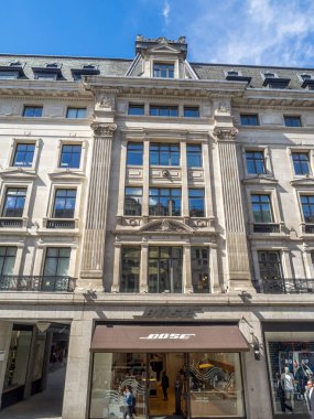 Londra Birleşik Krallık - 1 Ağustos: Londra'nın ünlü Regent Street'te 1 Ağustos 2017 mimarisi. Pek çok ünlü markalar yer çok merkezi bir alışveriş ve lüks yer.