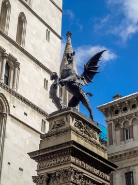 Londra İngiltere - Ağustos 3:Temple Bar Memorial Londra İngiltere'de 3 Ağustos 2017 filo sokakta. Temple Bar tören girişinde şehir Londra'nın Batı tarafında City Westminster oldu
