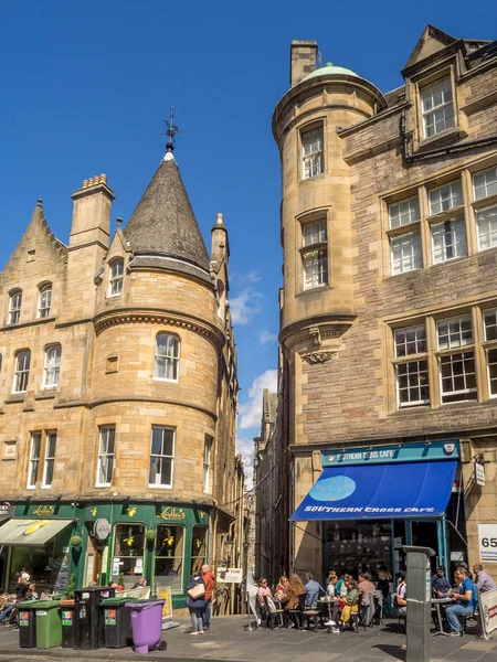 Edinburgh Scotland Iulie Clădiri Frumoase Oameni Strada Cockburn Royal Mile — Fotografie, imagine de stoc