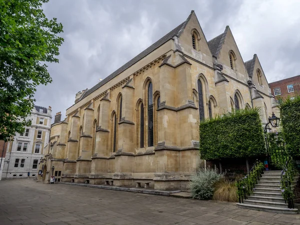 Londra İngiltere - Ağustos 3: tapınak Kilisesi Londra tarihinde 3 Ağustos 2017'etkileyici. Tapınak Kilisesi Tapınakçılar tarafından 12. yüzyılda inşa edilmiş ve popüler bir yer.