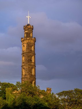 Nelson anıt Calton Hill batımında Edinburgh İskoçya'da