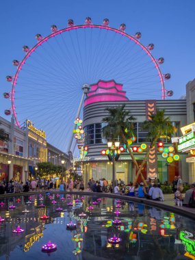 Las Vegas, Nevada / Amerika Birleşik Devletleri - 8 Haziran 2018: turist ziyaret LINQ mesire Las Vegas Nevada. 