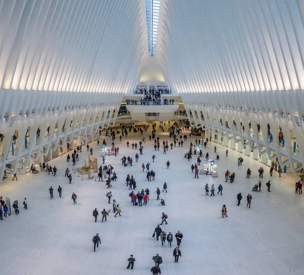 2018年3月30日 世界贸易中心交通枢纽穹顶部分的内部 该站是由圣地亚哥卡拉特拉瓦设计的 — 图库照片