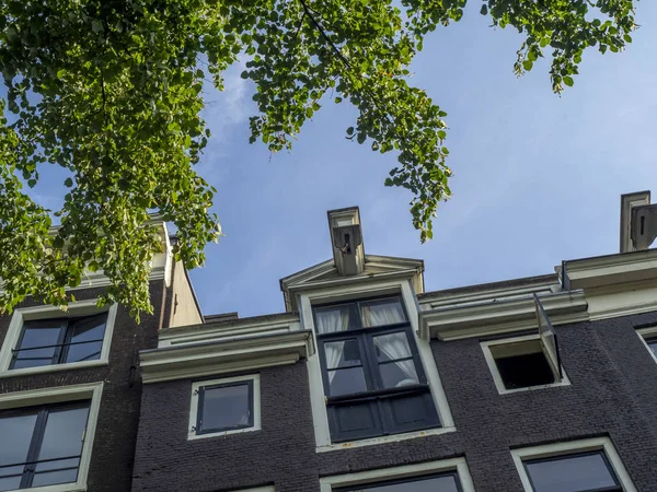 Casas Amsterdam Países Bajos Los Canales Históricos Ciudad Rodeados Casas — Foto de Stock