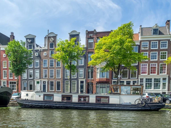 Ámsterdam Países Bajos Julio 2018 Edificios Barcos Largo Los Hermosos — Foto de Stock