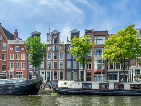 Ámsterdam Países Bajos Julio 2018 Edificios Barcos Largo Los Hermosos — Foto de Stock