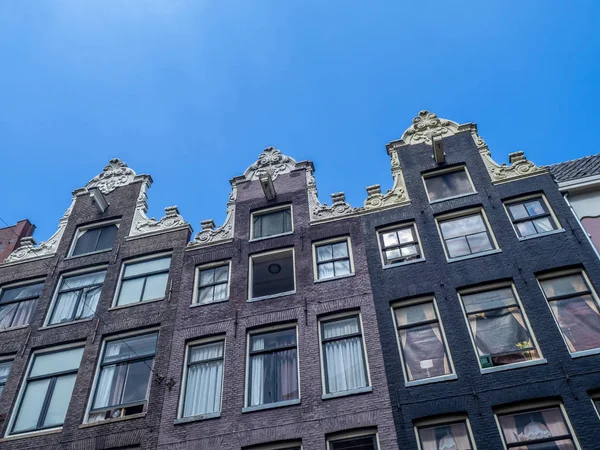 Casas Amsterdam Países Bajos Los Canales Históricos Ciudad Rodeados Casas — Foto de Stock