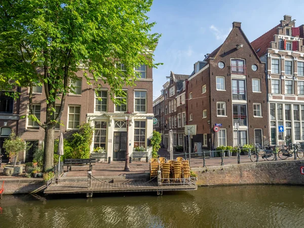 Ámsterdam Países Bajos Julio 2018 Edificios Barcos Casa Largo Canal — Foto de Stock