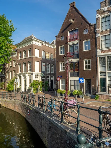 Ámsterdam Países Bajos Julio 2018 Edificios Barcos Casa Largo Canal — Foto de Stock