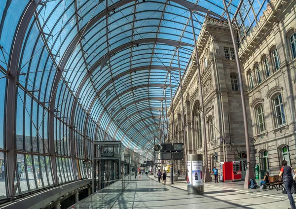 ストラスブール フランス 2018 夏にストラスブール駅のインテリア ストラスブール駅広場は地域の主要な鉄道のハブ — ストック写真