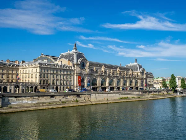 2018年8月1日 从塞纳河对岸欣赏巴黎著名的缪斯奥赛 缪斯奥赛是巴黎最好的艺术画廊之一 — 图库照片