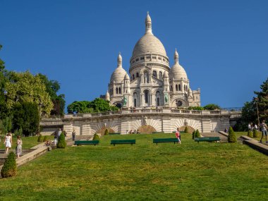 Ünlü Basilique du Sacré Coeur veya kutsal kalp Katedrali Paris manzarası. Bu ünlü kilise Fransa Montmartre bölgesinde yer.