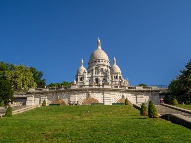 Ünlü Basilique du Sacré Coeur veya kutsal kalp Katedrali Paris manzarası. Bu ünlü kilise Fransa Montmartre bölgesinde yer.
