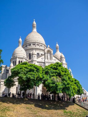 Ünlü Basilique du Sacré Coeur veya kutsal kalp Katedrali Paris manzarası. Bu ünlü kilise Fransa Montmartre bölgesinde yer.