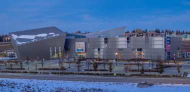 Calgary, Alberta - 7 Ekim 2018: Calgary, Alberta, Kanada Telus kıvılcım dış. Telus kıvılcım bir güzel yeni bilim modern bir binada sarılmış merkezidir..