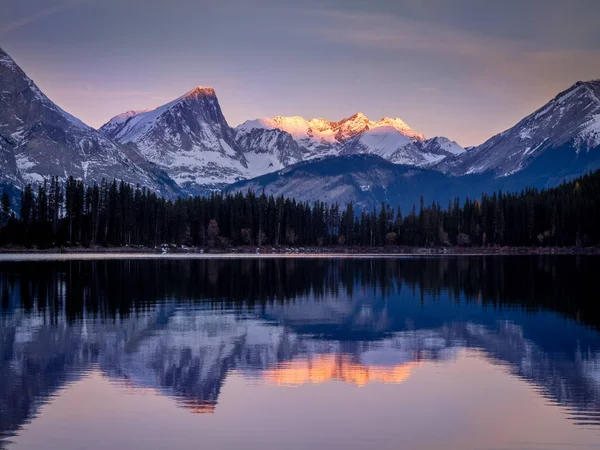 Nascer Sol Lago Upper Kananaskis Nas Montanhas Rochosas Canadenses — Fotografia de Stock