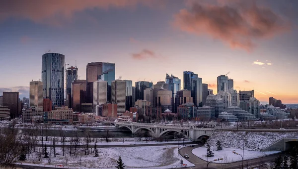 Pięknej Nocy Panoramę Calgary Alberta Kanada Zimą — Zdjęcie stockowe