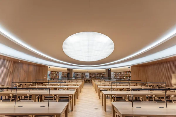 カルガリー アルバータ州 2018 カルガリー インテリアの新しい中央支店のカルガリーの公共図書館 ライブラリは 2018 月にオープンした デジタルオルソ ノルウェーとニューヨークに拠点を置く有名な国際企業である — ストック写真